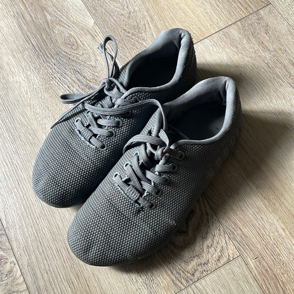 Dark gray Nobull